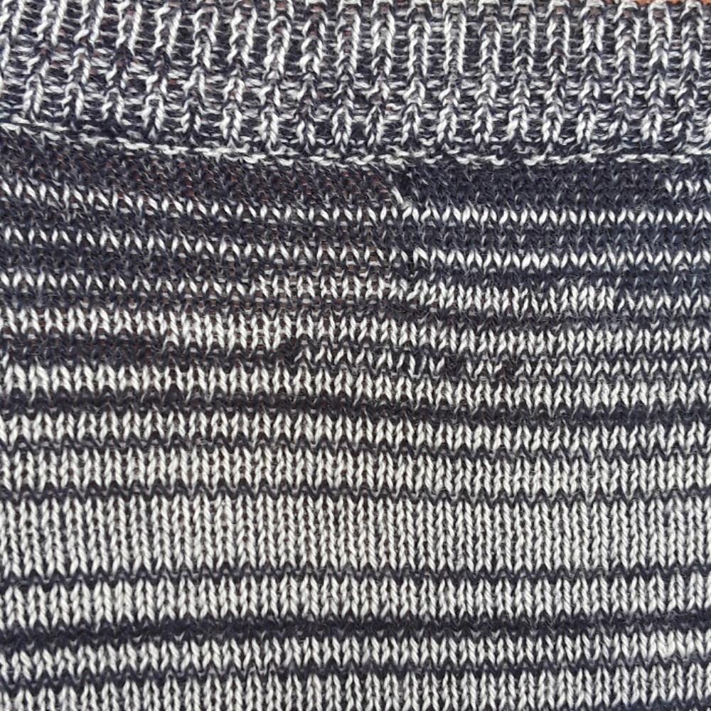 New York & Company v-neck sweater top, sz M - Picture 5 of 8